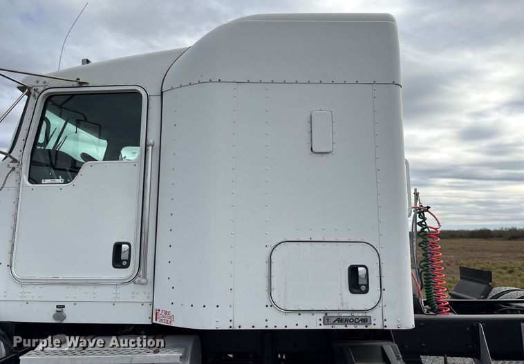 image for item EU7091 2012 Kenworth T800 semi truck