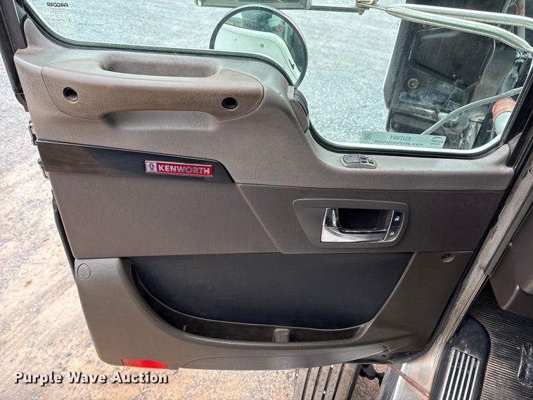 image for item EU7091 2012 Kenworth T800 semi truck