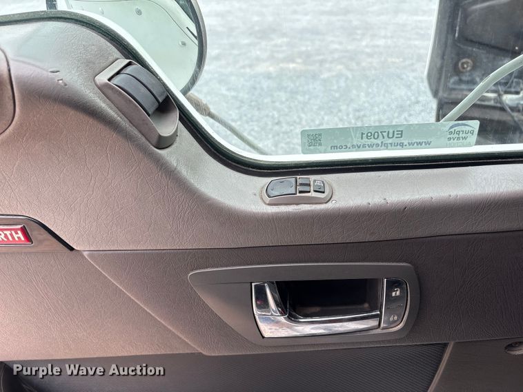 image for item EU7091 2012 Kenworth T800 semi truck