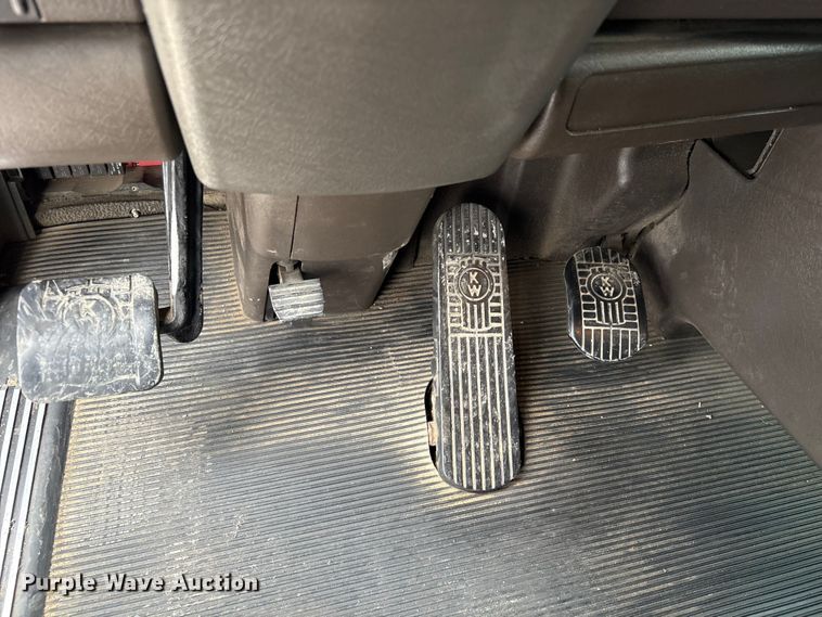 image for item EU7091 2012 Kenworth T800 semi truck