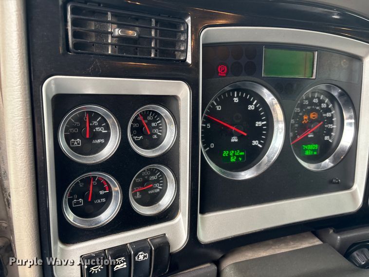 image for item EU7091 2012 Kenworth T800 semi truck