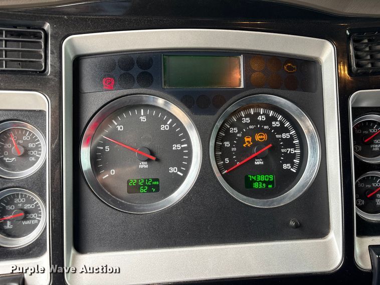 image for item EU7091 2012 Kenworth T800 semi truck