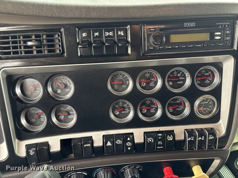 image for item EU7091 2012 Kenworth T800 semi truck