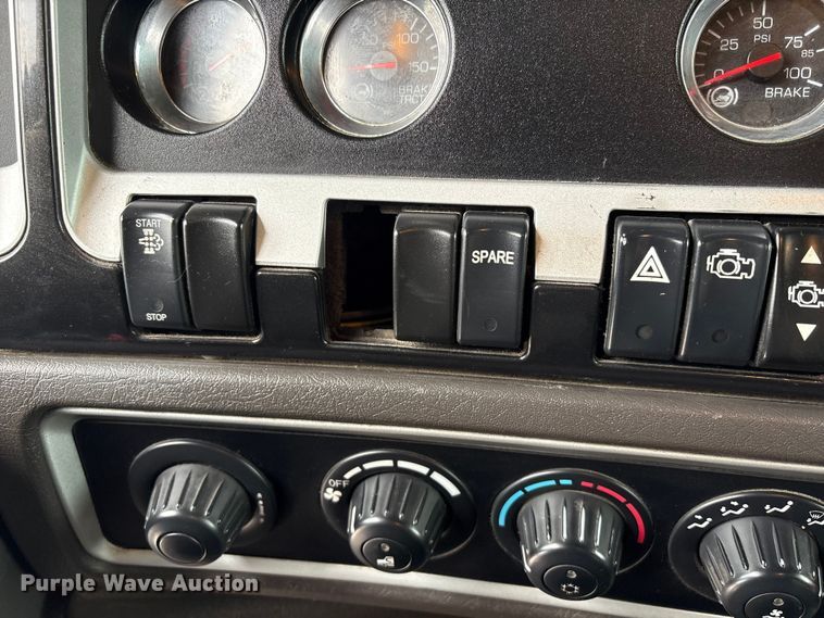 image for item EU7091 2012 Kenworth T800 semi truck