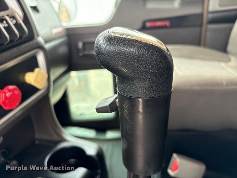 image for item EU7091 2012 Kenworth T800 semi truck