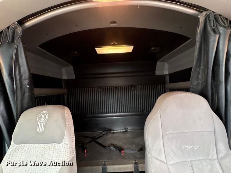 image for item EU7091 2012 Kenworth T800 semi truck