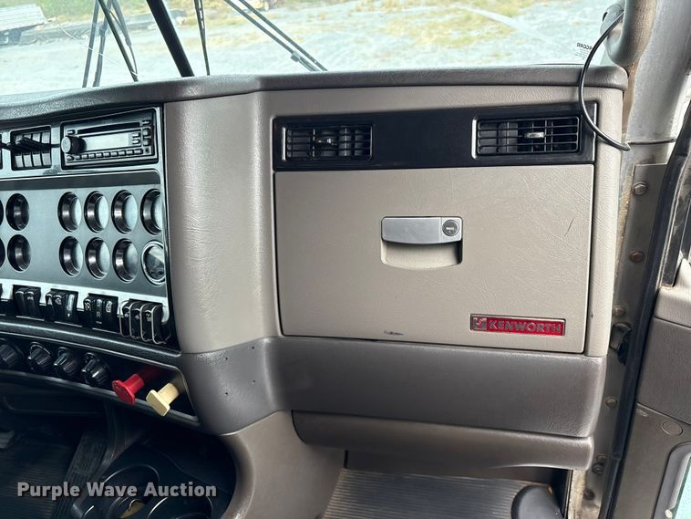 image for item EU7091 2012 Kenworth T800 semi truck