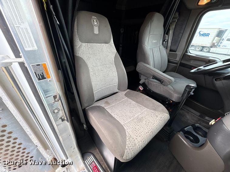 image for item EU7091 2012 Kenworth T800 semi truck