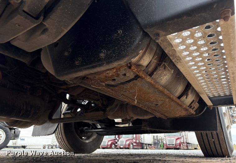 image for item EU7091 2012 Kenworth T800 semi truck