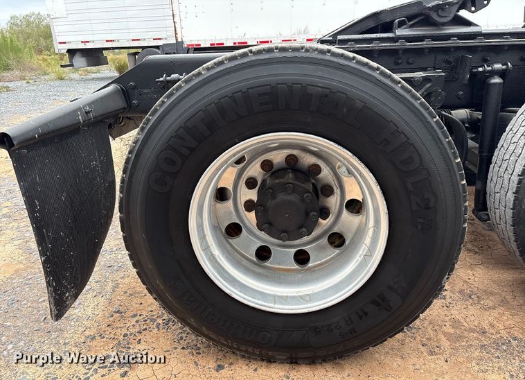 image for item EU7091 2012 Kenworth T800 semi truck