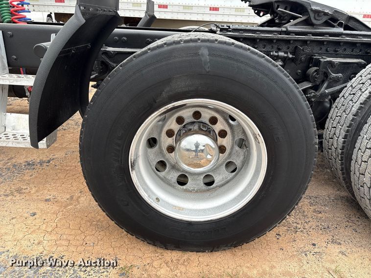 image for item EU7091 2012 Kenworth T800 semi truck