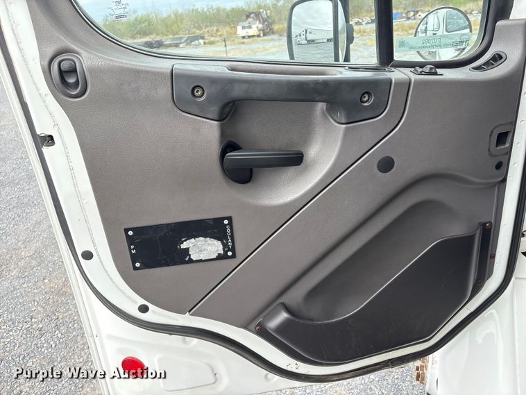 image for item EU7092 2016 Freightliner M2 side curtain box truck