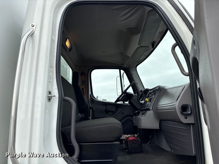 image for item EU7092 2016 Freightliner M2 side curtain box truck