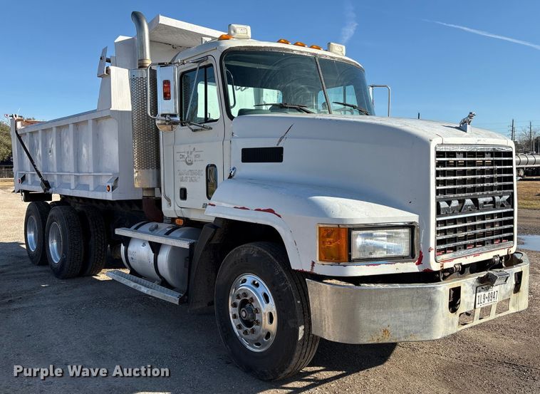 image for item EU7339 2000 Mack CH613 dump truck