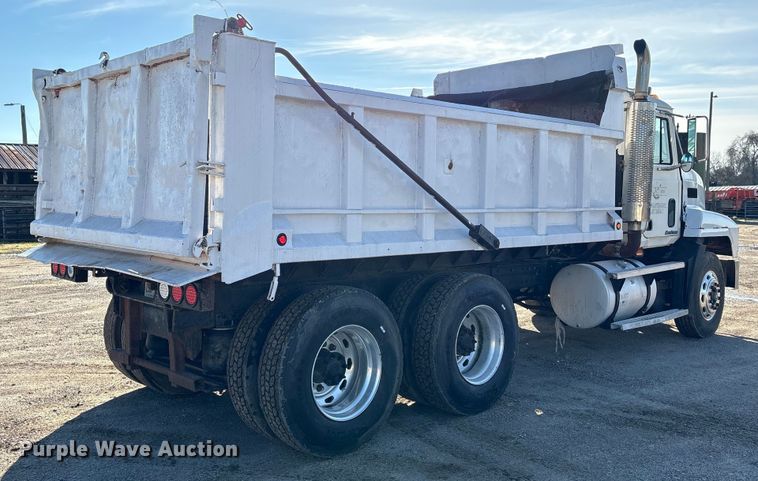 image for item EU7339 2000 Mack CH613 dump truck