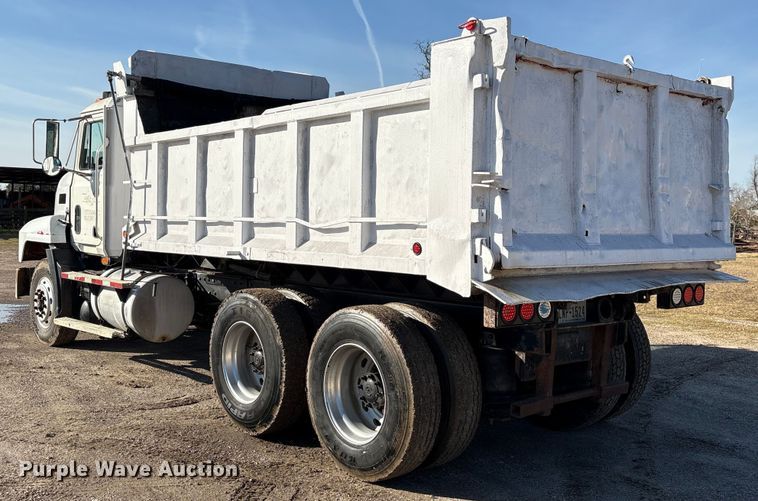 image for item EU7339 2000 Mack CH613 dump truck