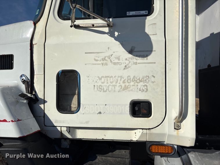 image for item EU7339 2000 Mack CH613 dump truck