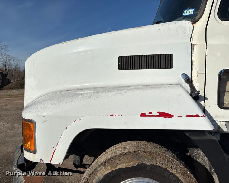 image for item EU7339 2000 Mack CH613 dump truck