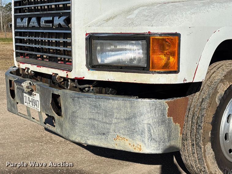 image for item EU7339 2000 Mack CH613 dump truck