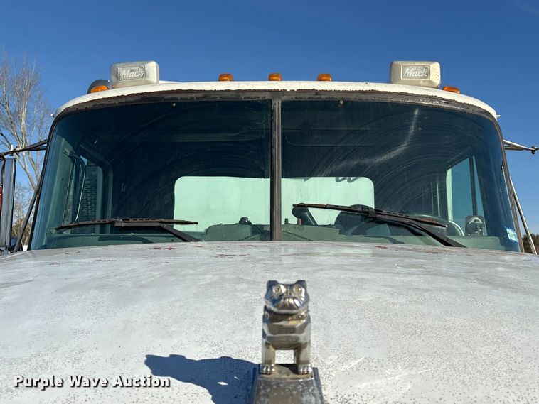 image for item EU7339 2000 Mack CH613 dump truck