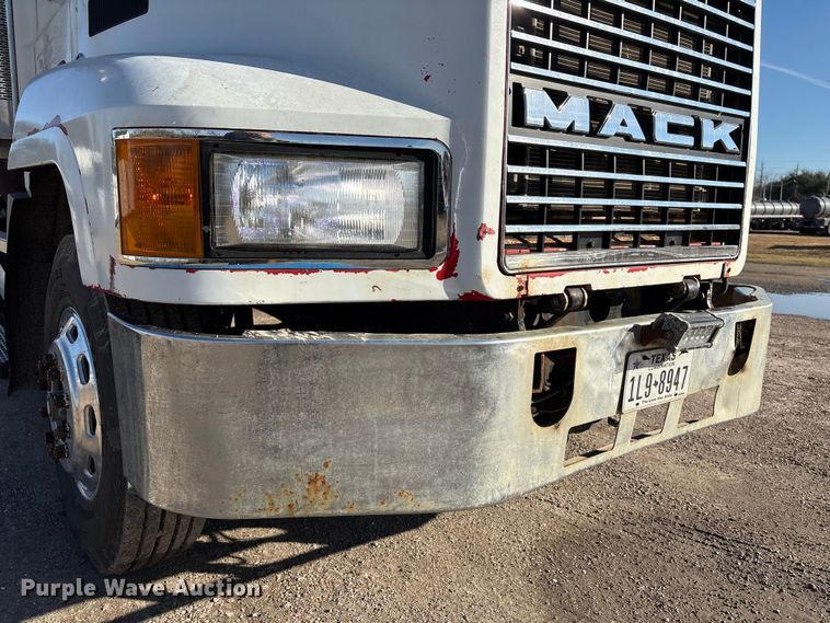 image for item EU7339 2000 Mack CH613 dump truck