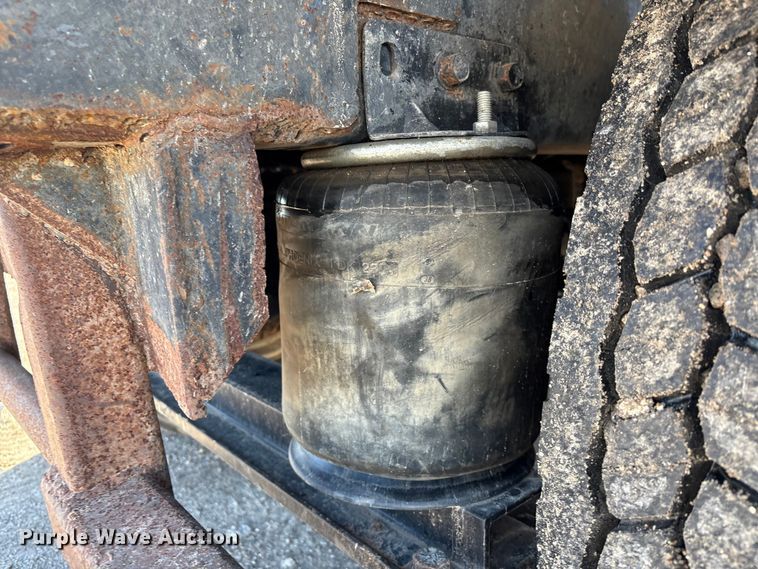 image for item EU7339 2000 Mack CH613 dump truck