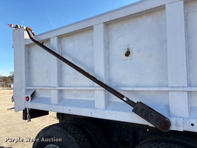 image for item EU7339 2000 Mack CH613 dump truck