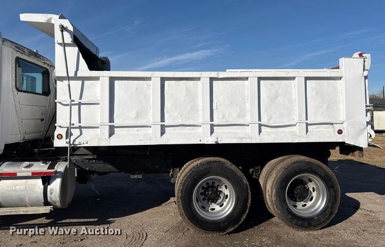 image for item EU7339 2000 Mack CH613 dump truck