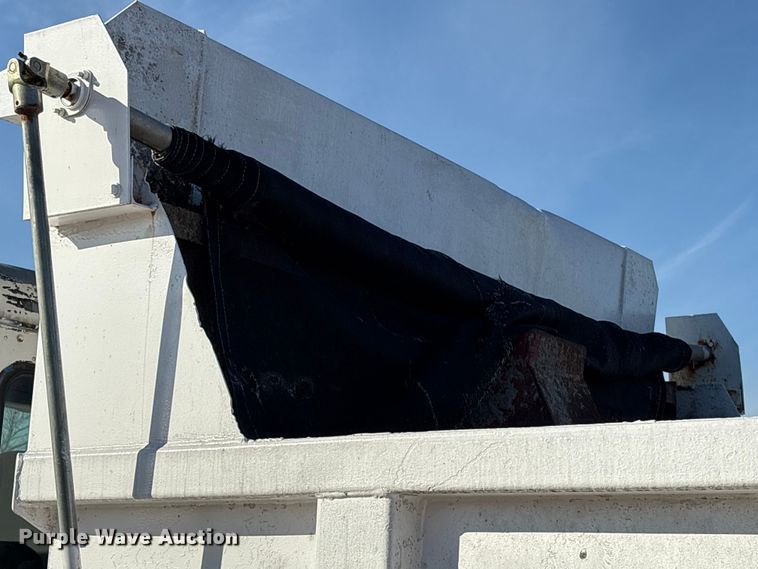 image for item EU7339 2000 Mack CH613 dump truck