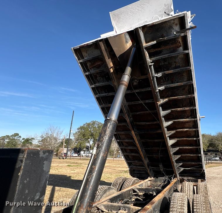 image for item EU7339 2000 Mack CH613 dump truck