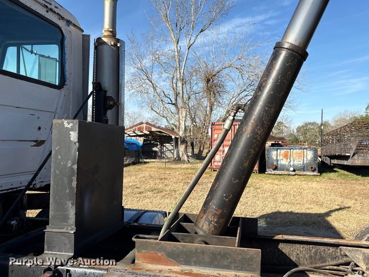 image for item EU7339 2000 Mack CH613 dump truck