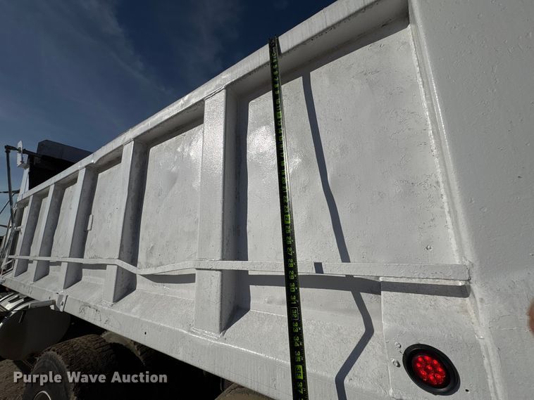 image for item EU7339 2000 Mack CH613 dump truck