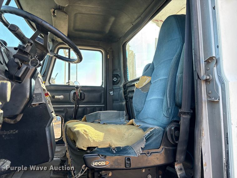 image for item EU7339 2000 Mack CH613 dump truck