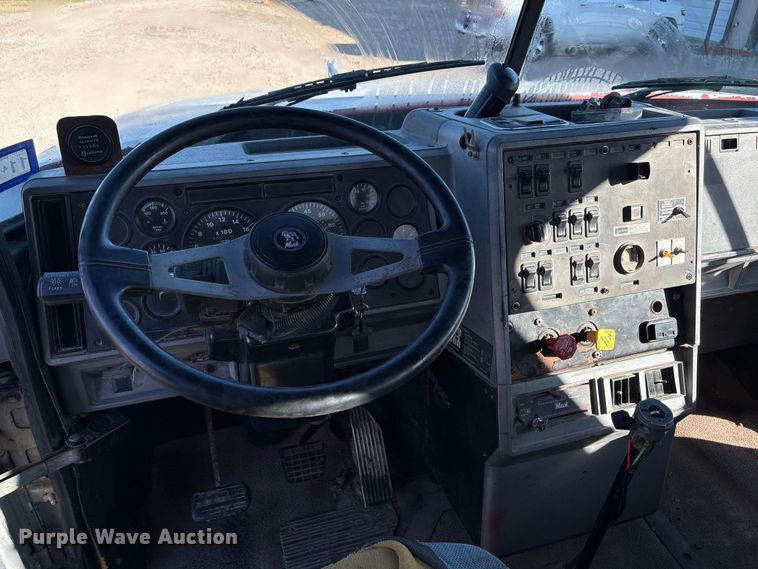 image for item EU7339 2000 Mack CH613 dump truck