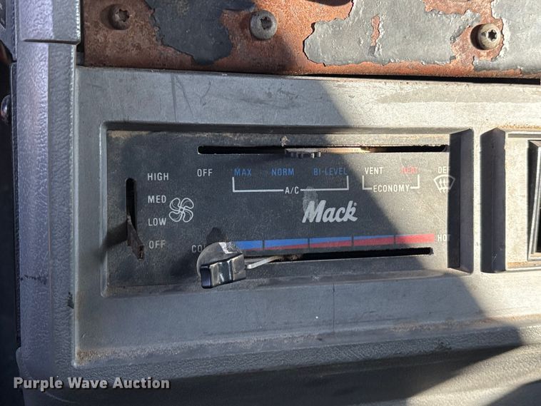 image for item EU7339 2000 Mack CH613 dump truck