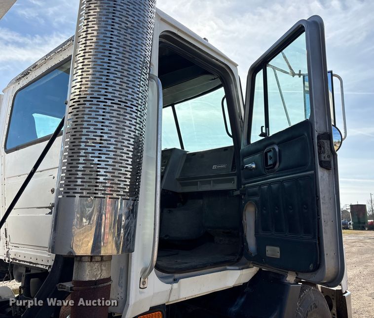 image for item EU7339 2000 Mack CH613 dump truck