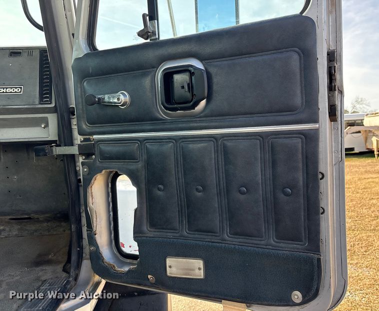 image for item EU7339 2000 Mack CH613 dump truck