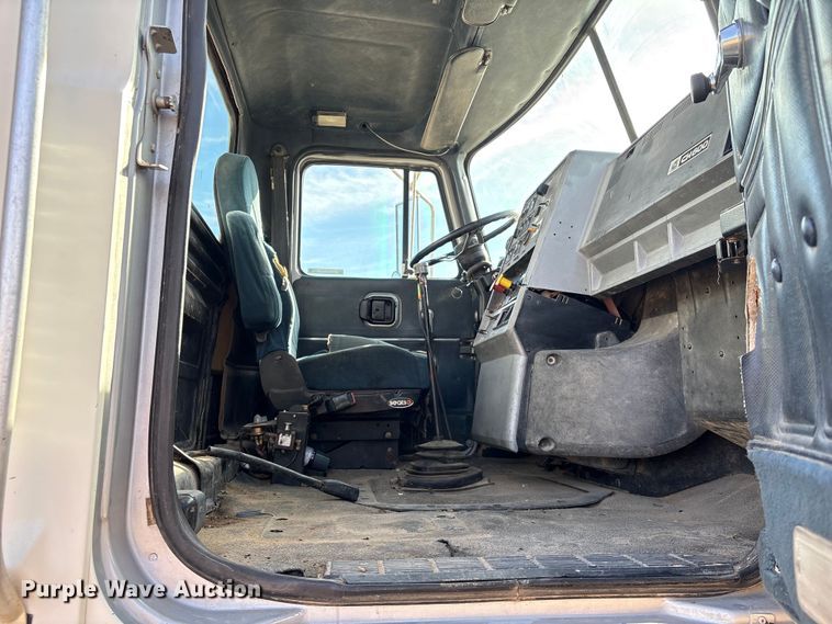 image for item EU7339 2000 Mack CH613 dump truck