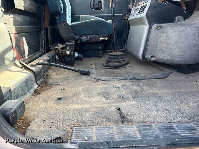 image for item EU7339 2000 Mack CH613 dump truck