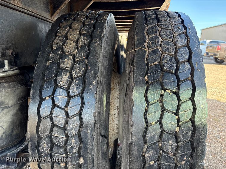 image for item EU7339 2000 Mack CH613 dump truck