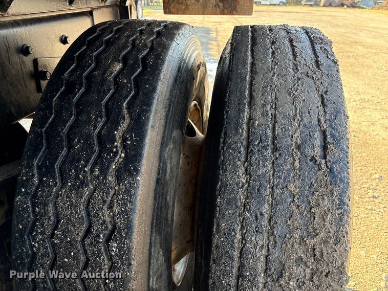 image for item EU7339 2000 Mack CH613 dump truck