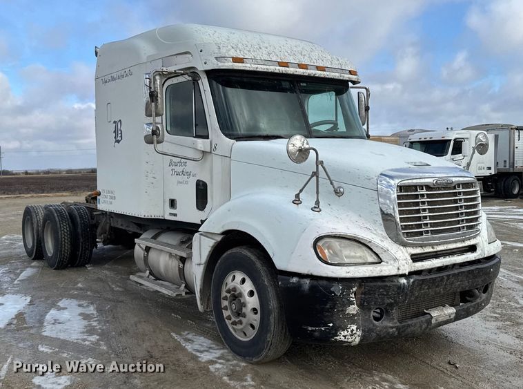 image for item FB0490 2004 Freightliner Columbia semi truck