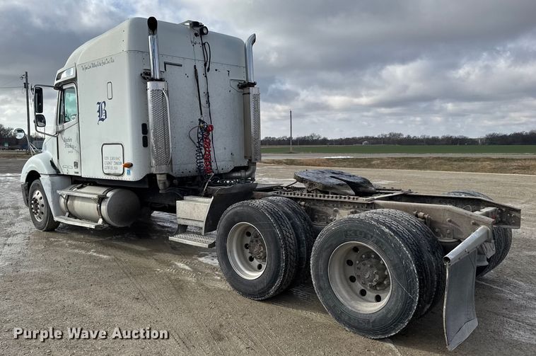 image for item FB0490 2004 Freightliner Columbia semi truck