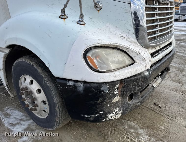 image for item FB0490 2004 Freightliner Columbia semi truck