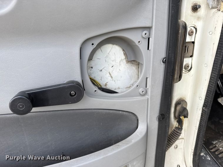 image for item FB0490 2004 Freightliner Columbia semi truck