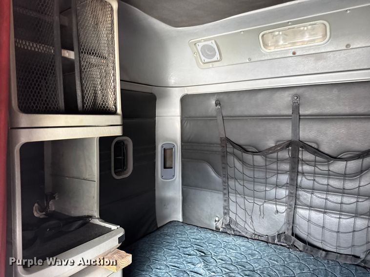 image for item FB0490 2004 Freightliner Columbia semi truck