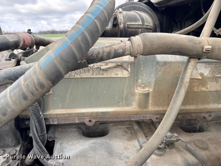 image for item FB0490 2004 Freightliner Columbia semi truck