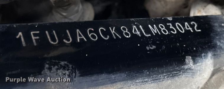 image for item FB0490 2004 Freightliner Columbia semi truck