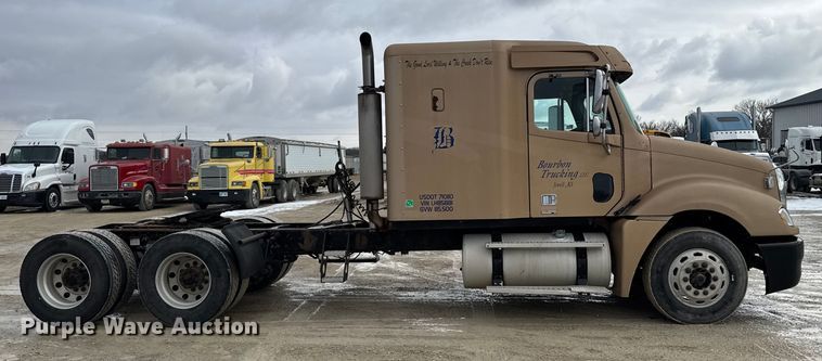 image for item FB0492 2003 Freightliner Columbia 120 semi truck