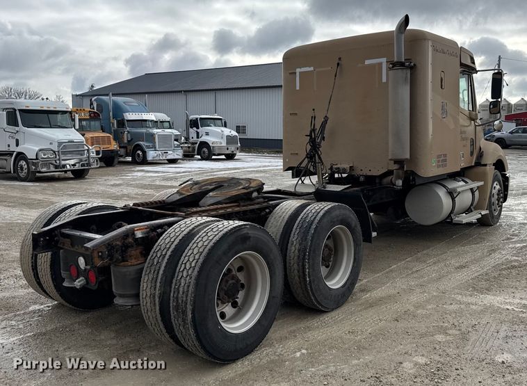 image for item FB0492 2003 Freightliner Columbia 120 semi truck